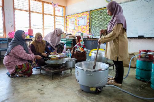 GOTONG ROYONG MASAK BANJIR