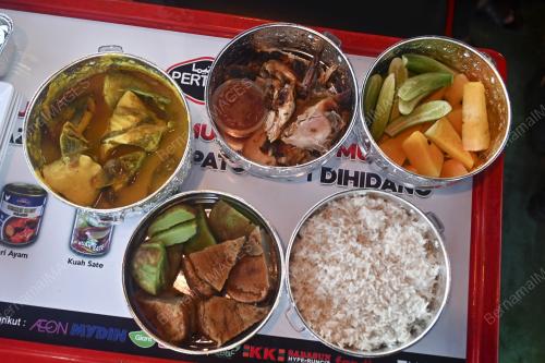BERBUKA PUASA DI ATAS PAYANG WATER TAXI