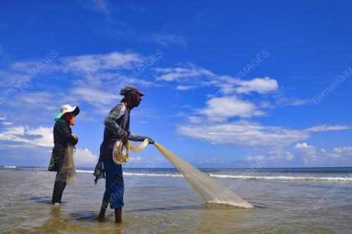 MENJALA IKAN