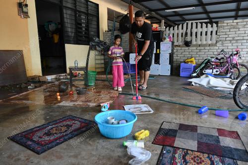 BANJIR TELUK KALONG