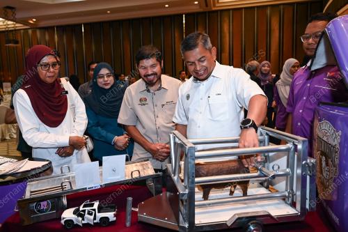 DATUK DR AZMAN IBRAHIM