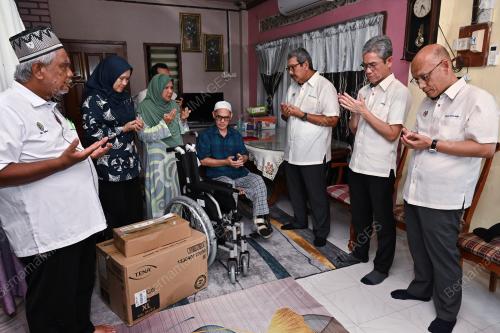 TAN SRI WAN AHMAD DAHLAN ABDUL AZIZ
