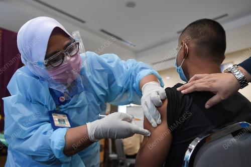 SUNTIKAN VAKSIN COVID-19 FASA PERTAMA