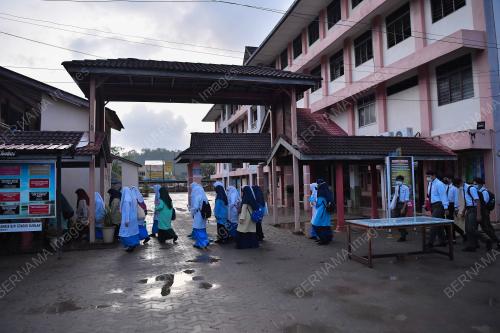 BANJIR SURUT, CALON MENDUDUKI SPM SEPERTI BIASA