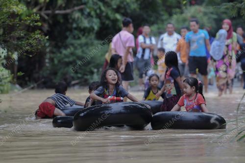 TR06_03112018_BANJIR