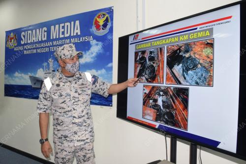 MARITIM TAHAN BOT NELAYAN VIETNAM