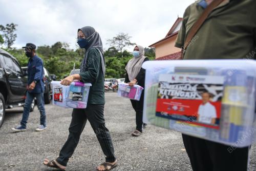 BANTUAN MANGSA BANJIR