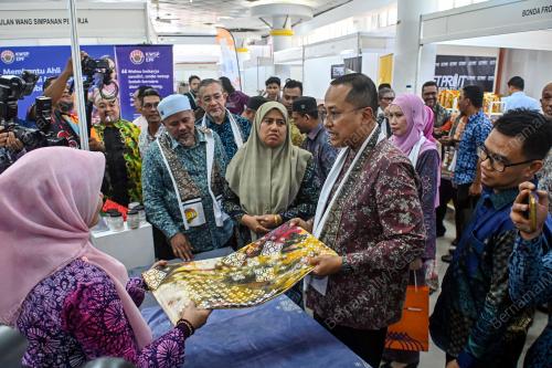 DATUK SERI DR AHMAD SAMSURI MOKHTAR