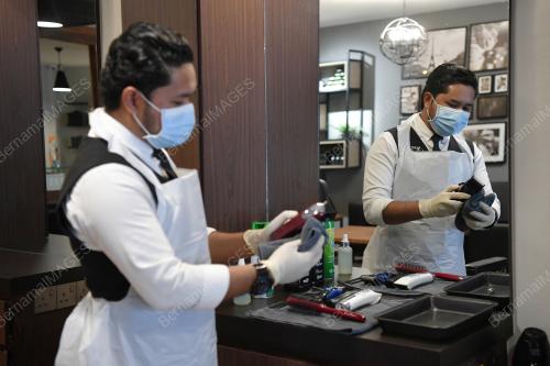 OPERASI KEDAI GUNTING RAMBUT
