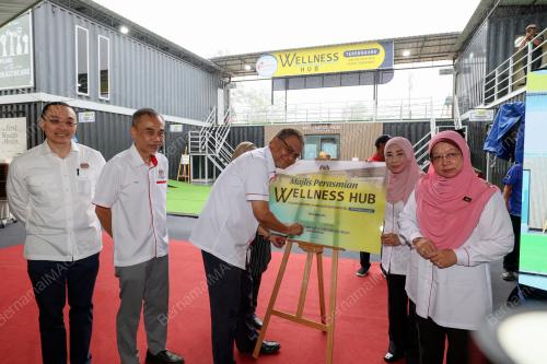 DATUK SERI DR DZULKEFLY AHMAD