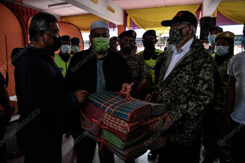 DATUK SERI ISMAIL SABRI YAAKOB