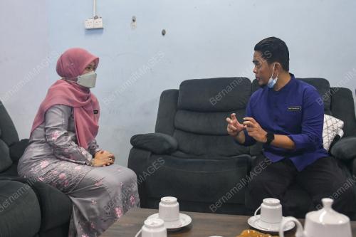 FADHLINA SIDEK