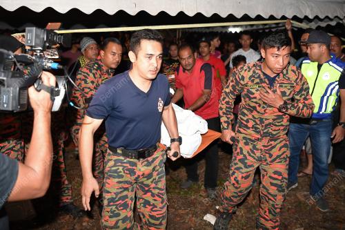 DUA LELAKI DIKHUATIRI LEMAS DI PANTAI