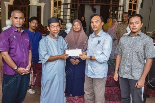 AHMAD AZRIN ADNAN