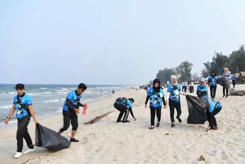 TR06_11092019_BERSIH_PANTAI_BN201909100600