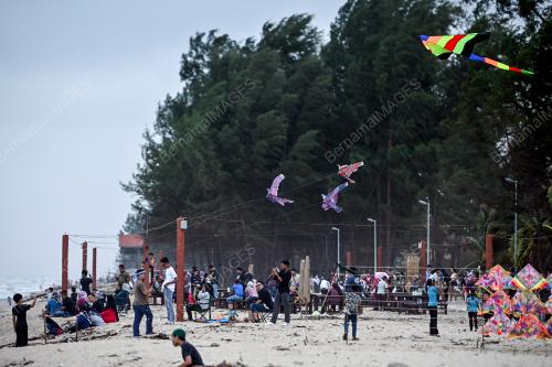 TINJAUAN PANTAI BATU BUROK