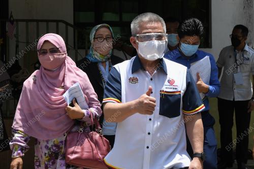 DATUK SERI DR ADHAM BABA