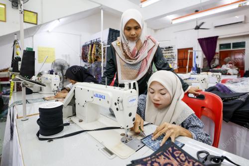 OKU HASILKAN PRODUK BATIK