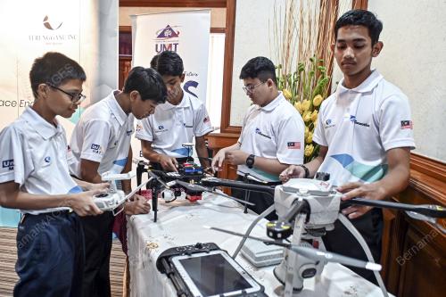 PENDIDIKAN PESAWAT UDARA TANPA PEMANDU