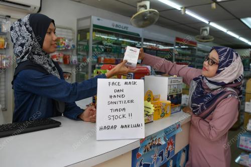 FARMASI KEHABISAN STOK PENUTUP HIDUNG DAN MULUT