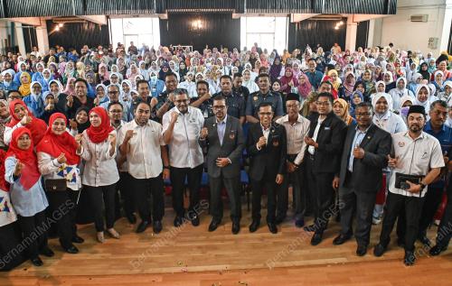 DATUK DR ADNAN MAT