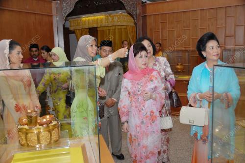TUANKU NUR ZAHIRAH