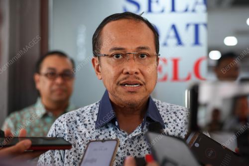 DATUK SERI DR AHMAD SAMSURI MOKHTAR