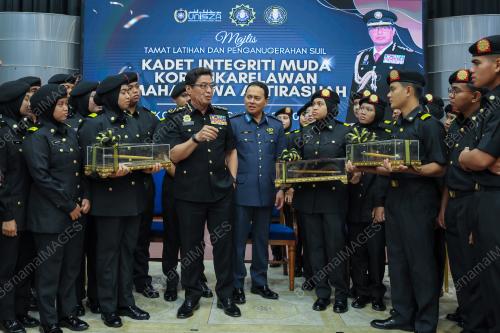 TAN SRI AZAM BAKI