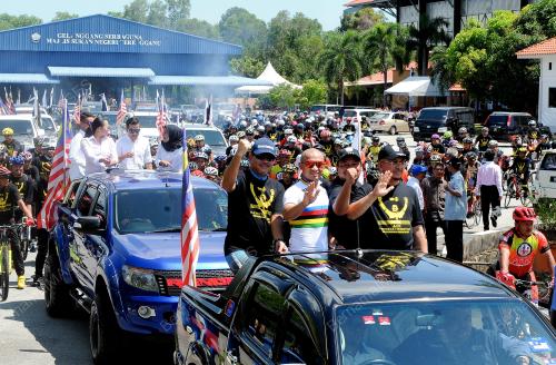 TR06_19042017_AZIZILHASNI_AWANG