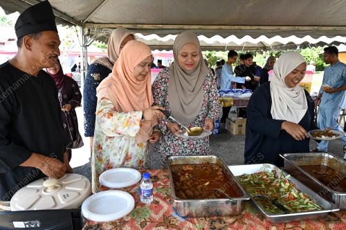 KAMPUNG ANGKAT MADANI UMT
