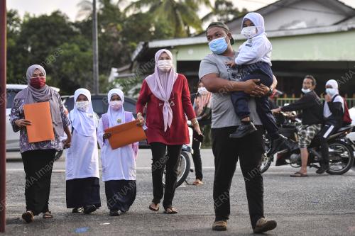 HARI PERTAMA SEKOLAH