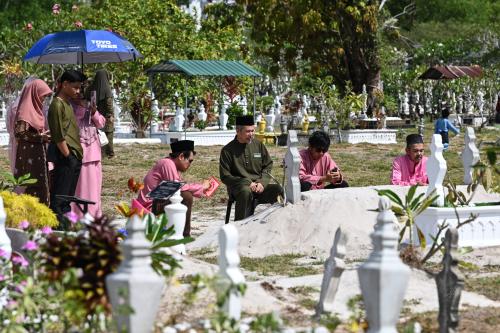 ZIARAH KUBUR 1 SYAWAL