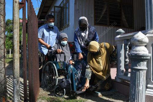 VAKSIN COVID-19 WARGA EMAS