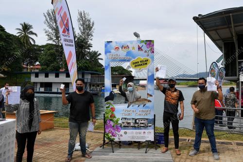 VAKSIN COVID-19 PENGUSAHA PELANCONGAN TASIK KENYIR