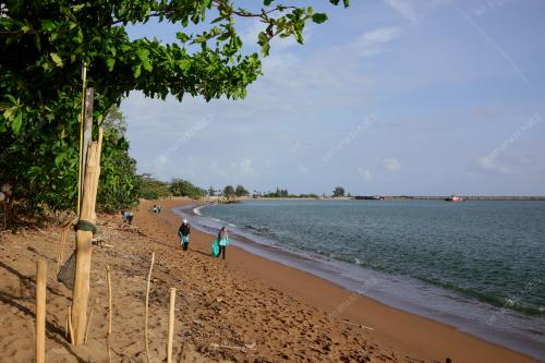 KUTIP SAMPAH PANTAI