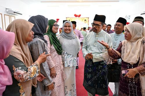DATUK DR ADNAN MAT