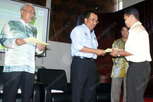 JOHARI BAHAROM