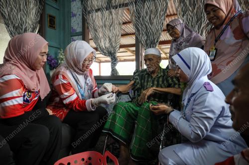DR ZALIHA MUSTAFA