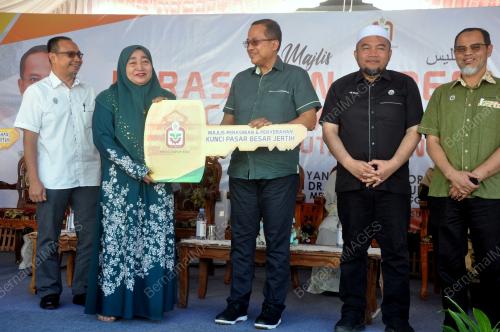 DATUK SERI AHMAD SAMSURI MOKTHAR