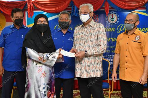 DATUK SERI ISMAIL SABRI YAAKOB