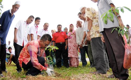 TR06_24102014_RISDA_GETAH