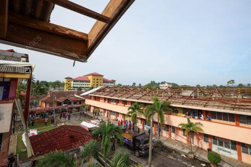 SEKOLAH ROSAK AKIBAT RIBUT