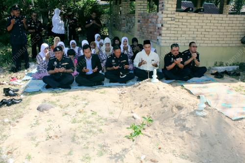 TR06_25032013_ZIARAH_PUSARA