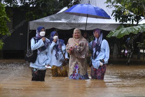 BAKAL PENGANTIN REDAH BANJIR