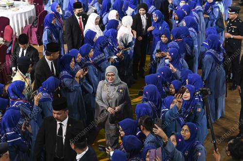 TUNKU HAJAH AZIZAH AMINAH MAIMUNAH ISKANDARIAH