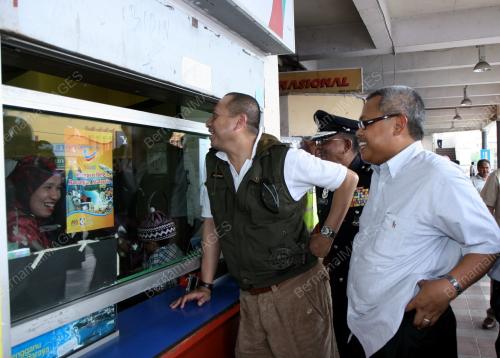 MOHAMED NAZRI ABDUL AZIZ