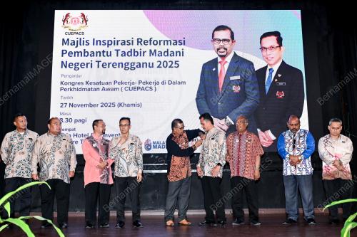 DATUK DR ADNAN MAT