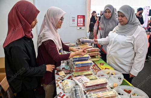 DATUK RUBIAH WANG
