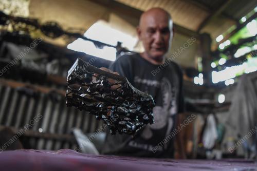 PEMBUATAN BATIK TRADISIONAL TERENGGANU