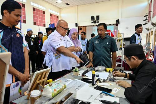 DATUK DR AMINUDDIN HASSIM